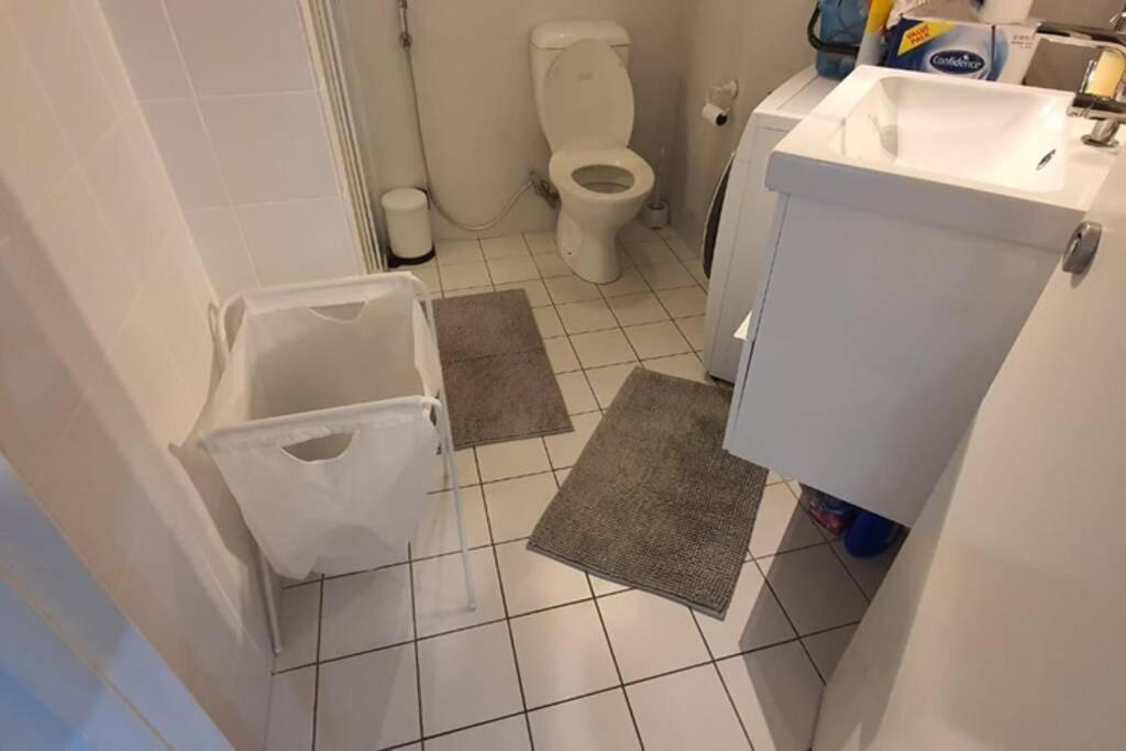 Dana-Spacious Private Room In Shared 2-Bedroom Apartment-1 Canberra Exteriör bild