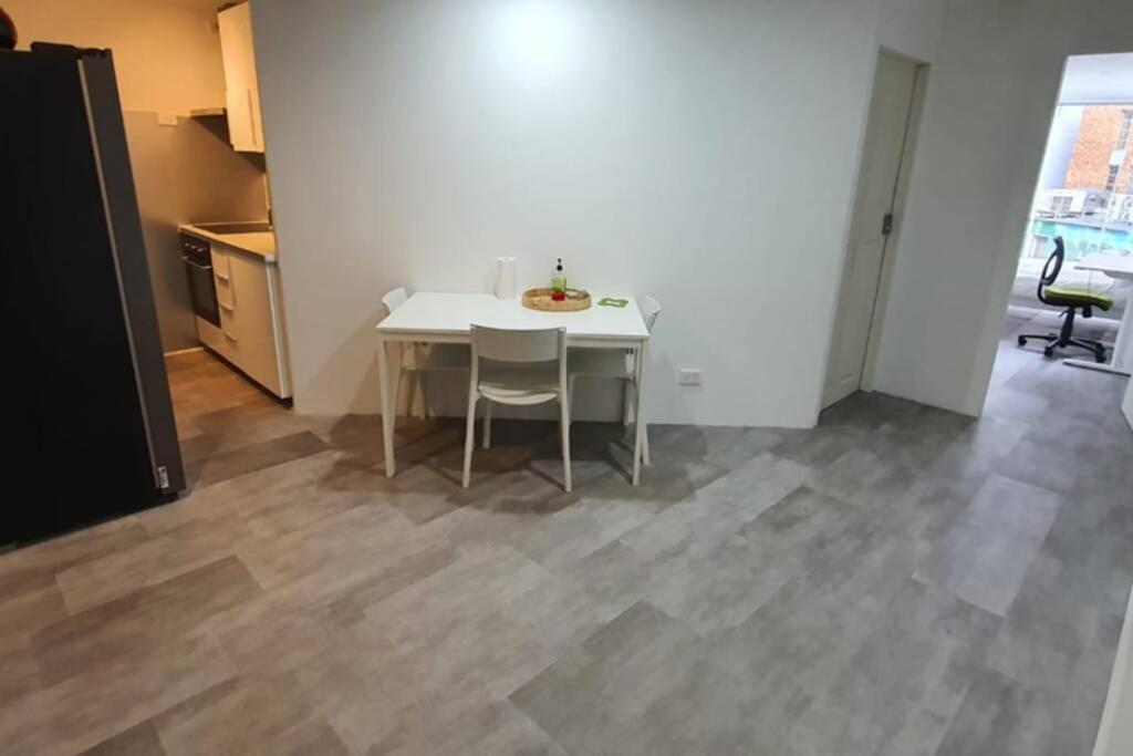 Dana-Spacious Private Room In Shared 2-Bedroom Apartment-1 Canberra Exteriör bild